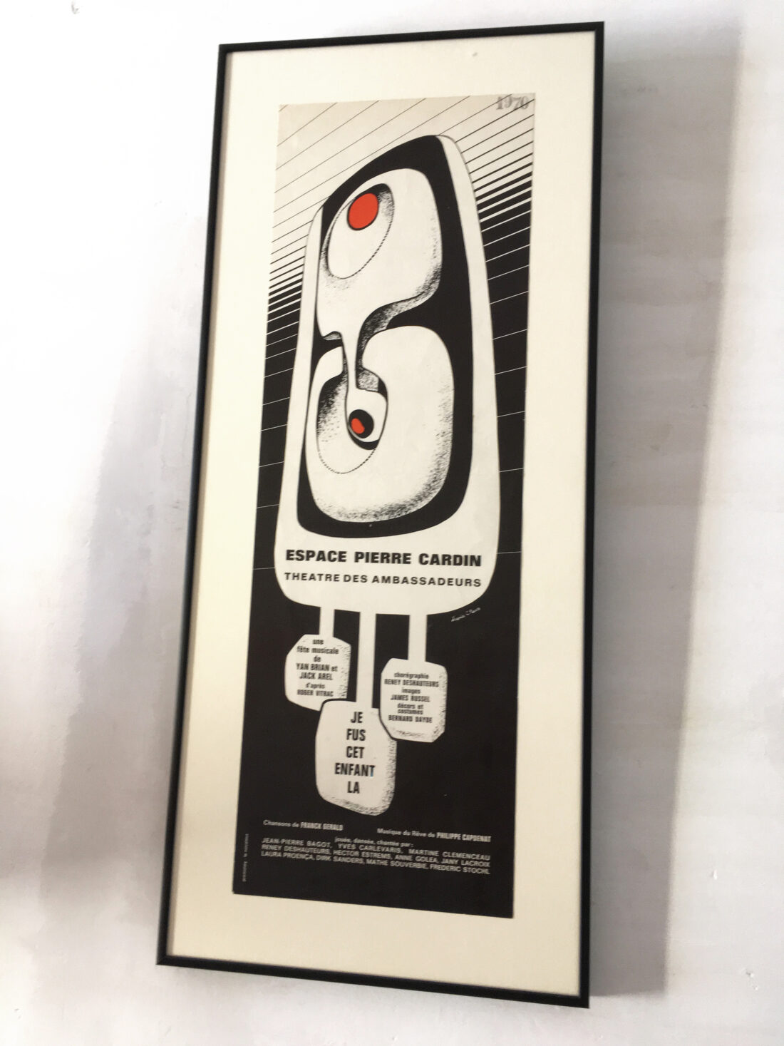 Affiche de 1970 de l'espace Pierre Cardin avec une interprétation du logo conçu par François Cante Pacos