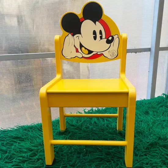 Chaise Mickey de Pierre Colleu (pour enfant) pour Starform et Disney, France années 80.